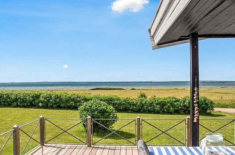 Vakantiehuis "Gustav" - 50m from the sea