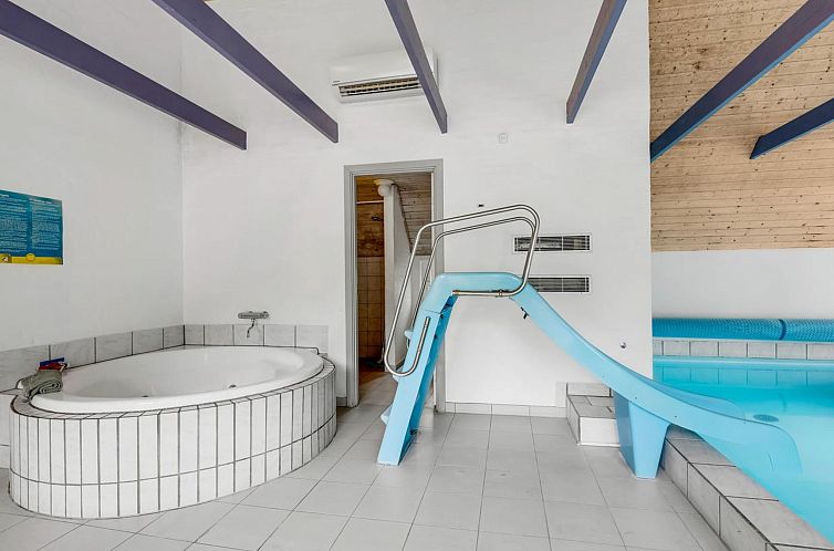 Vakantiehuis "Ulf" - 2km from the sea