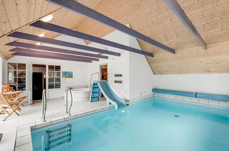 Vakantiehuis "Ulf" - 2km from the sea