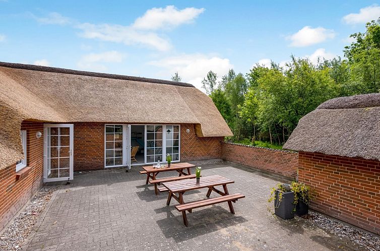 Vakantiehuis "Ulf" - 2km from the sea