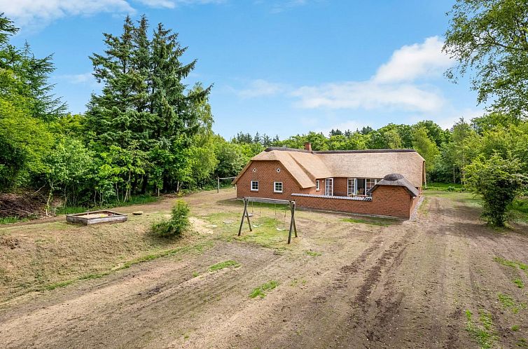 Vakantiehuis "Ulf" - 2km from the sea