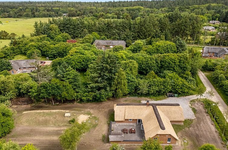 Vakantiehuis "Ulf" - 2km from the sea