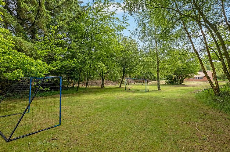 Vakantiehuis "Ulf" - 2km from the sea