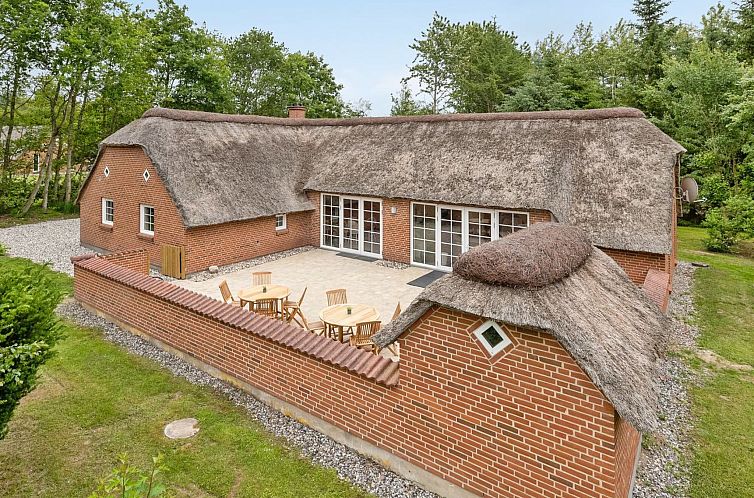 Vakantiehuis "Erla" - 2.3km from the sea