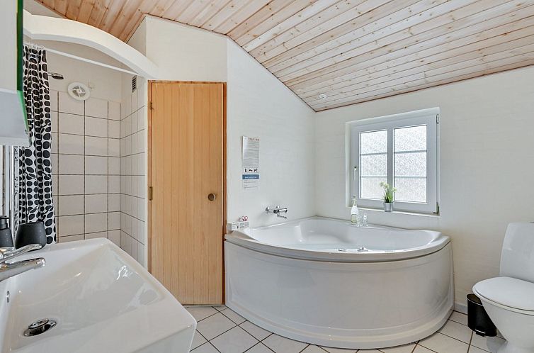 Vakantiehuis "Osmo" - 900m from the sea