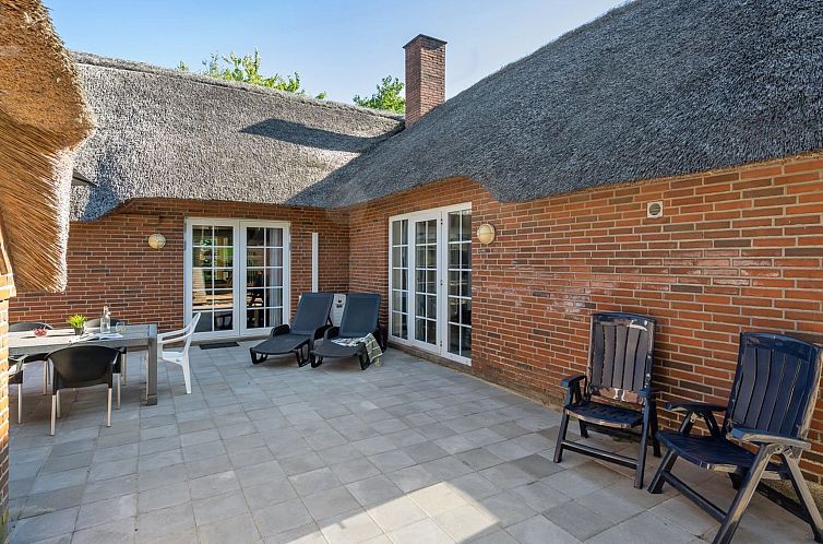 Vakantiehuis "Thana" - 1.4km from the sea