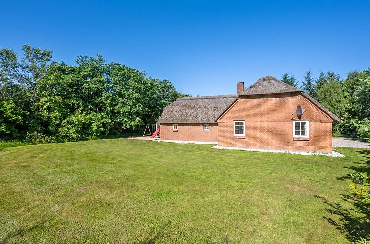 Vakantiehuis "Thana" - 1.4km from the sea