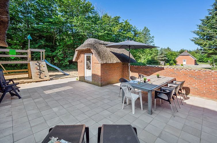 Vakantiehuis "Thana" - 1.4km from the sea