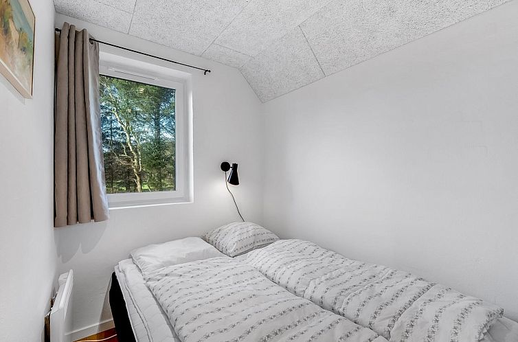 Vakantiehuis "Thana" - 1.4km from the sea