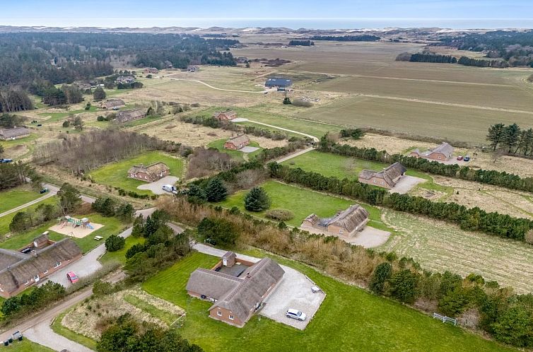 Vakantiehuis "Aane" - 1.8km from the sea