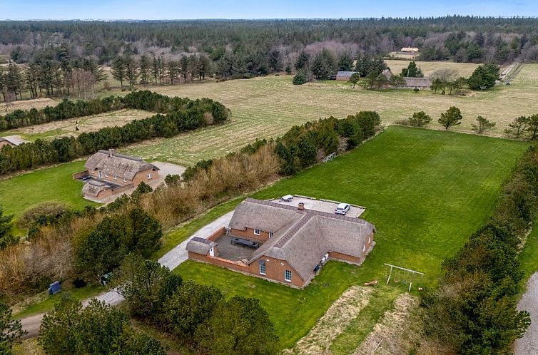 Vakantiehuis "Aane" - 1.8km from the sea