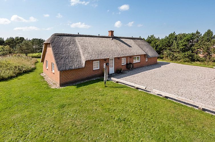Vakantiehuis "Aane" - 1.8km from the sea