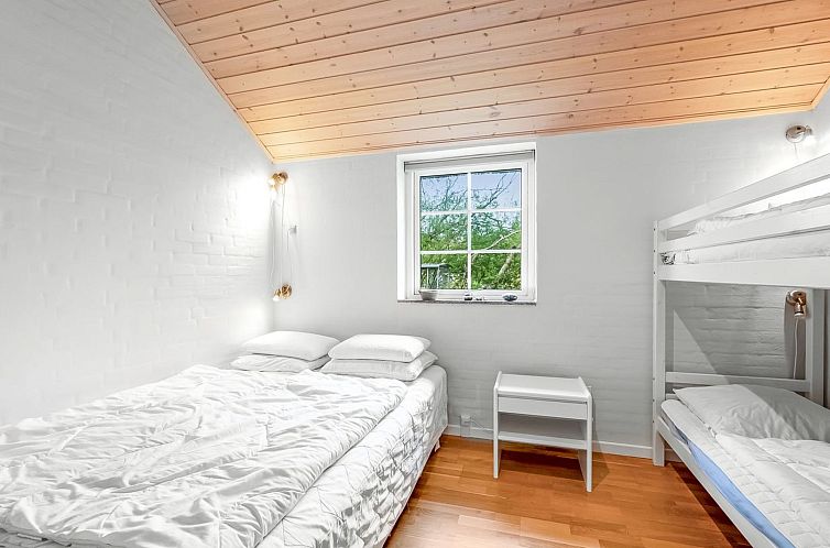 Vakantiehuis "Benthe" -  from the sea