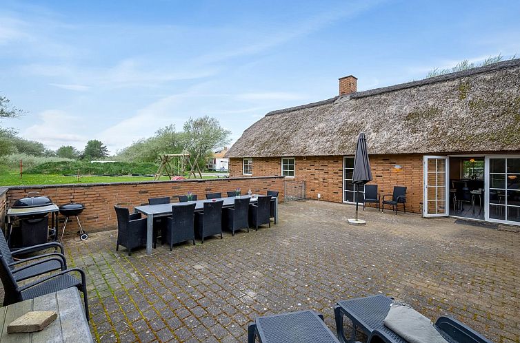 Vakantiehuis "Benthe" -  from the sea