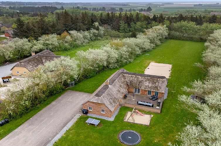 Vakantiehuis "Benthe" -  from the sea