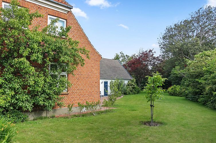 Vakantiehuis "Lilli" - 2km to the fjord