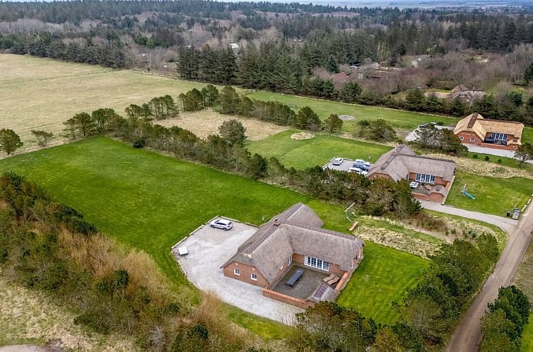 Vakantiehuis "Aane" - 1.8km from the sea