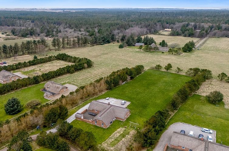 Vakantiehuis "Aane" - 1.8km from the sea