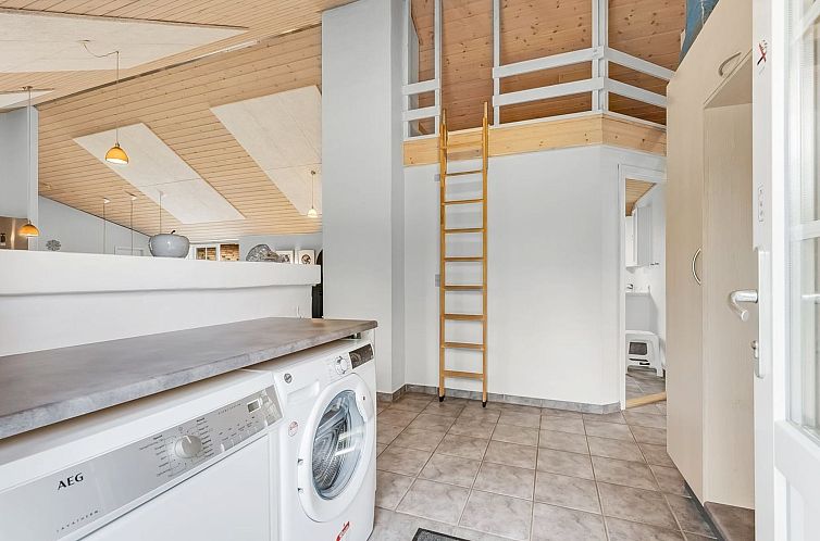 Vakantiehuis "Benthe" -  from the sea