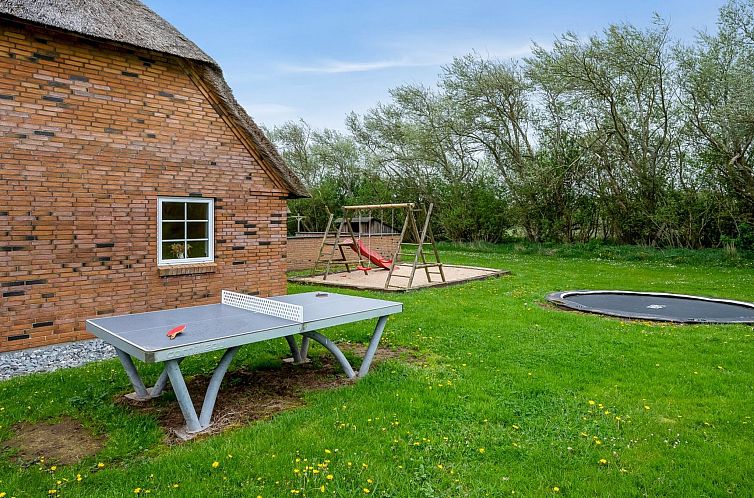 Vakantiehuis "Benthe" -  from the sea