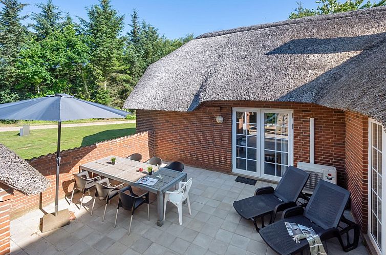 Vakantiehuis "Thana" - 1.4km from the sea