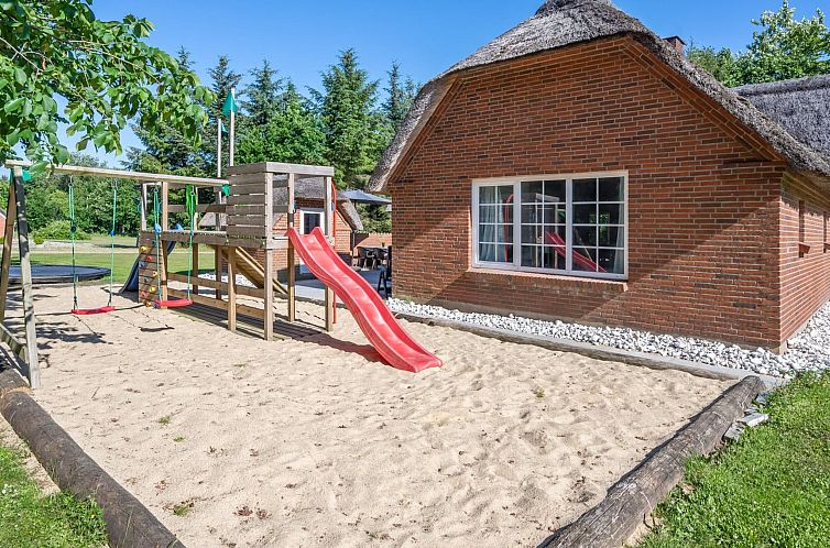 Vakantiehuis "Thana" - 1.4km from the sea