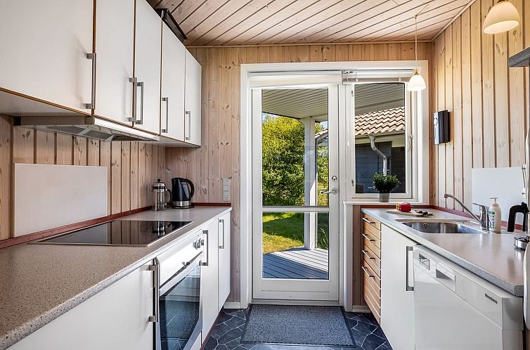 Vakantiehuis "Ernesta" -  from the sea