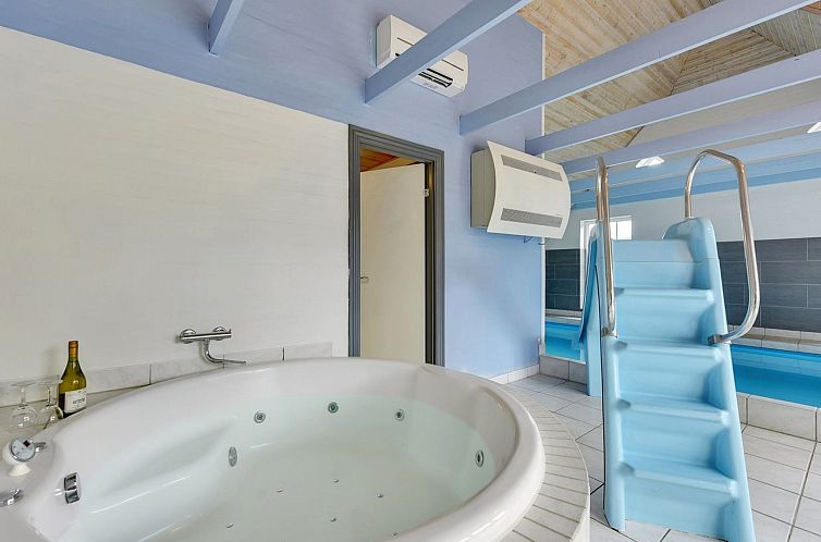 Vakantiehuis "Jorkin" - 1.8km from the sea