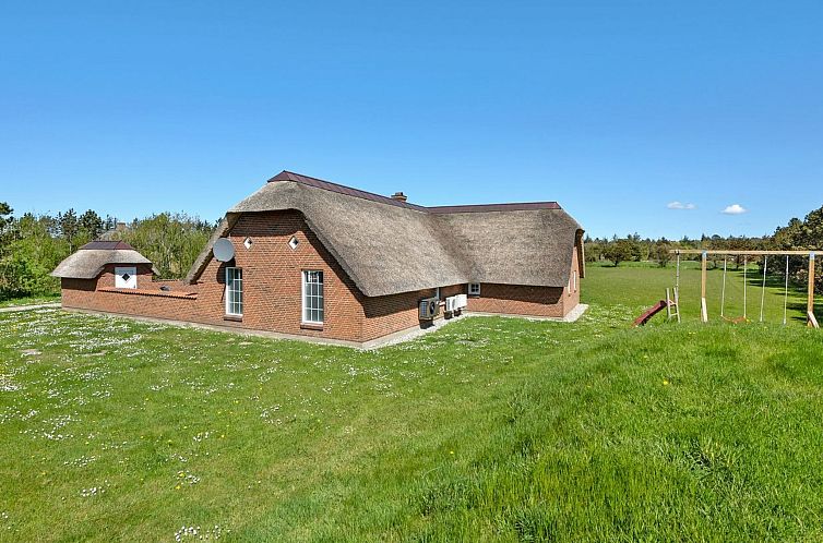 Vakantiehuis "Jorkin" - 1.8km from the sea