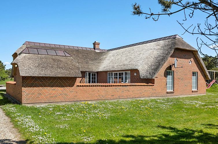 Vakantiehuis "Jorkin" - 1.8km from the sea