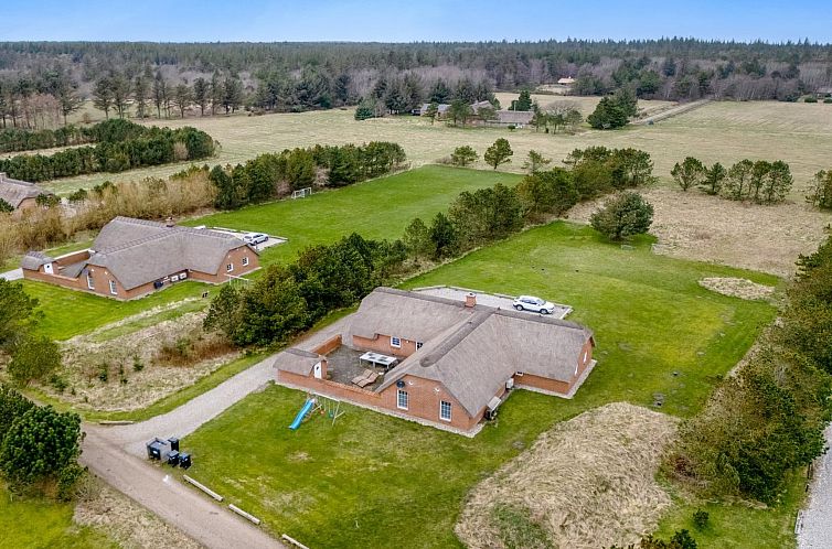 Vakantiehuis "Jorkin" - 1.8km from the sea