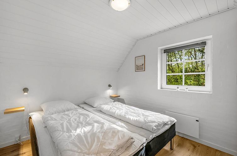 Vakantiehuis "Nilla" - 2.1km from the sea