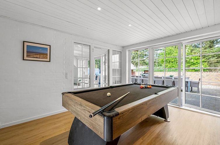 Vakantiehuis "Nilla" - 2.1km from the sea