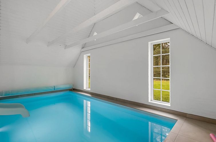 Vakantiehuis "Nilla" - 2.1km from the sea