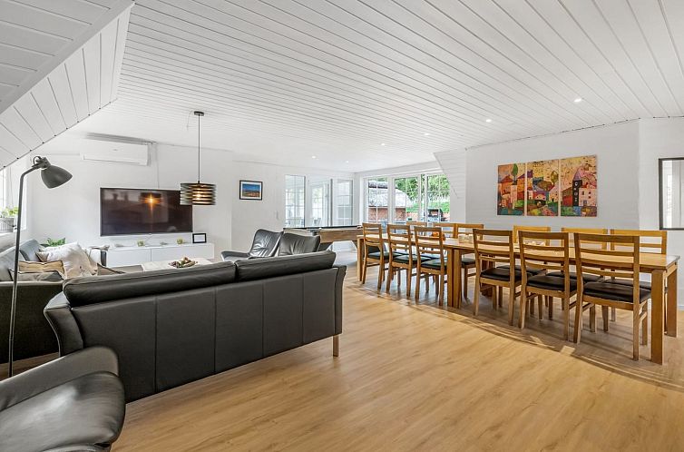 Vakantiehuis "Nilla" - 2.1km from the sea