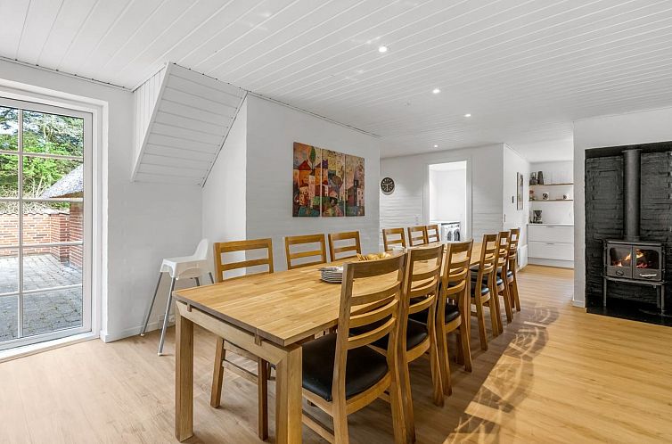 Vakantiehuis "Nilla" - 2.1km from the sea