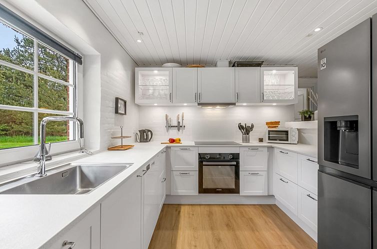 Vakantiehuis "Nilla" - 2.1km from the sea
