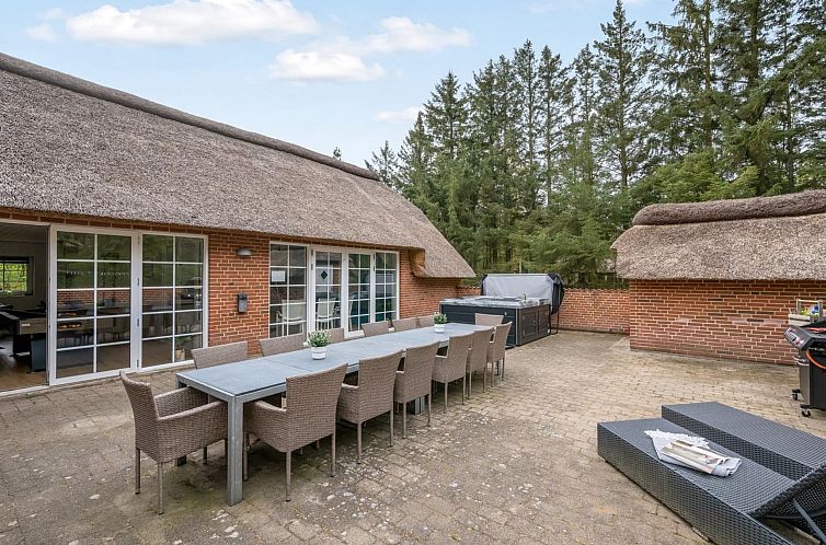 Vakantiehuis "Nilla" - 2.1km from the sea