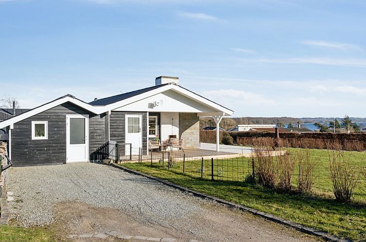 Vakantiehuis "Reinhold" - 200m from the sea
