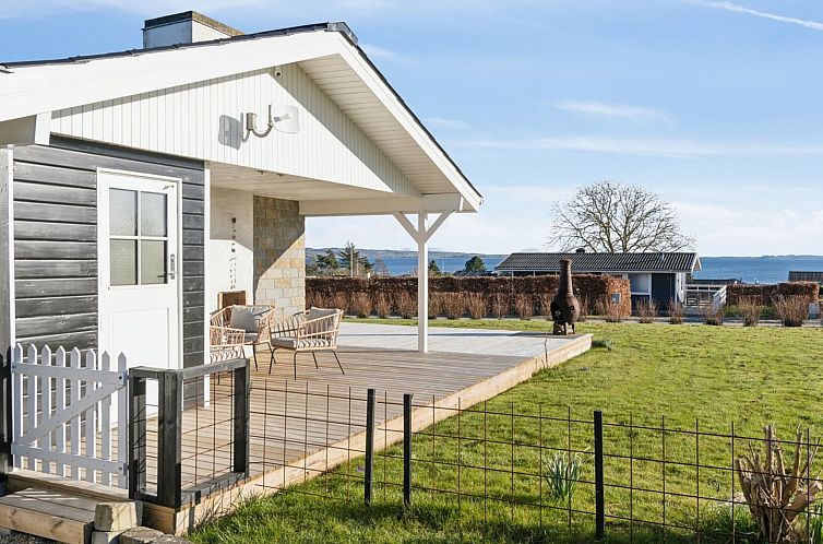 Vakantiehuis "Reinhold" - 200m from the sea