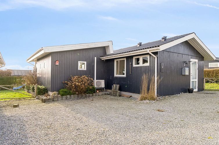 Vakantiehuis "Gyrid" - 150m from the sea