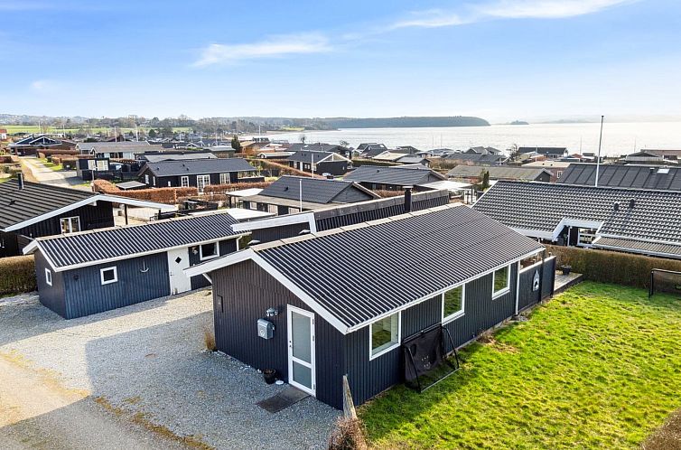 Vakantiehuis "Gyrid" - 150m from the sea