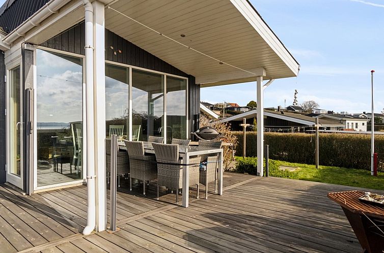 Vakantiehuis "Gyrid" - 150m from the sea