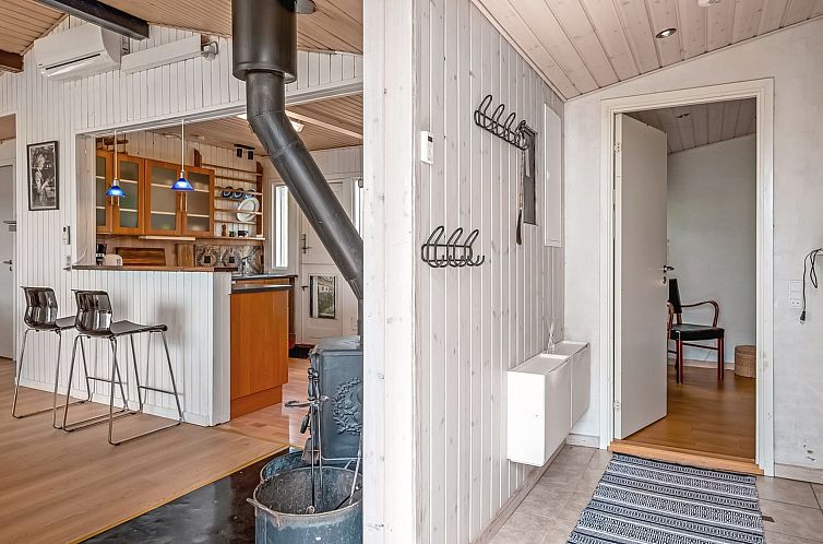 Vakantiehuis "Gyrid" - 150m from the sea