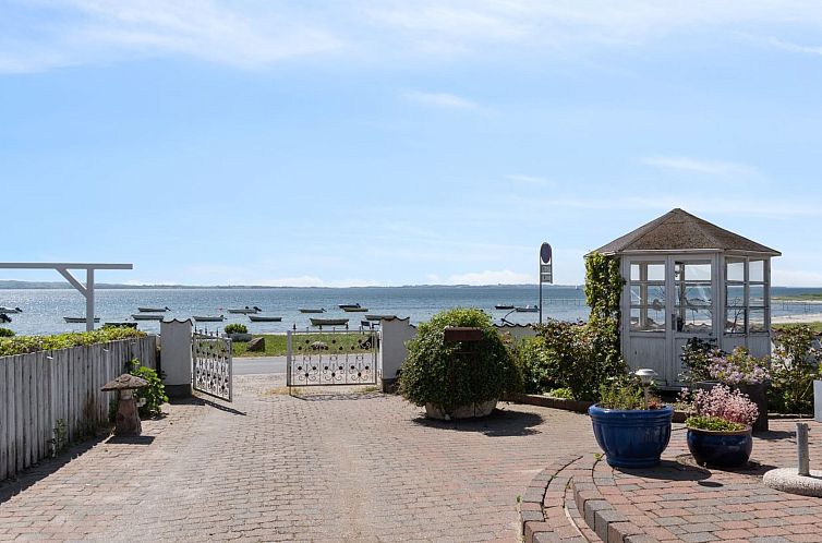 Vakantiehuis "Michel" - 25m from the sea