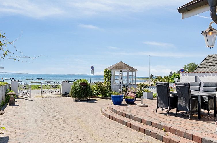 Vakantiehuis "Michel" - 25m from the sea