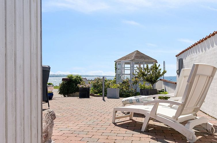 Vakantiehuis "Michel" - 25m from the sea