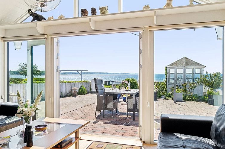 Vakantiehuis "Michel" - 25m from the sea