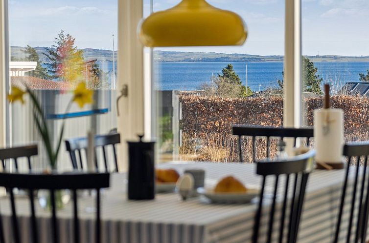 Vakantiehuis "Reinhold" - 200m from the sea