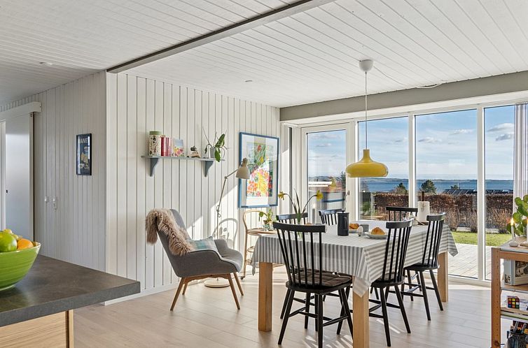 Vakantiehuis "Reinhold" - 200m from the sea